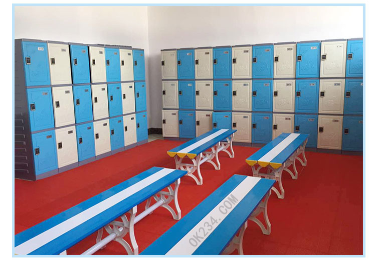 三層塑料更衣柜儲物柜案例：石墨藍+玉脂白+感應(yīng)鎖+長條凳