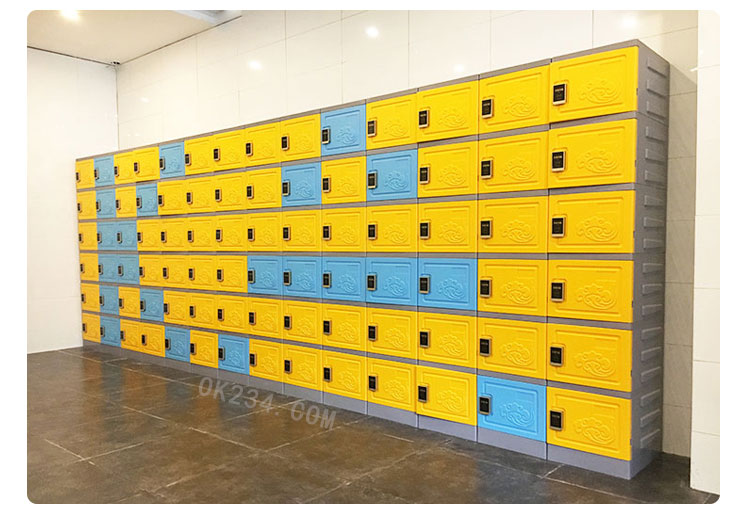 工程案例實(shí)拍:繽紛橙為主色調(diào)配感應(yīng)鎖 世紀(jì)聯(lián)合更衣柜儲(chǔ)物柜工程案例:繽紛橙為主色調(diào)配感應(yīng)鎖